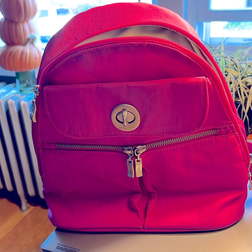 Baggallini pink backpack NWOT